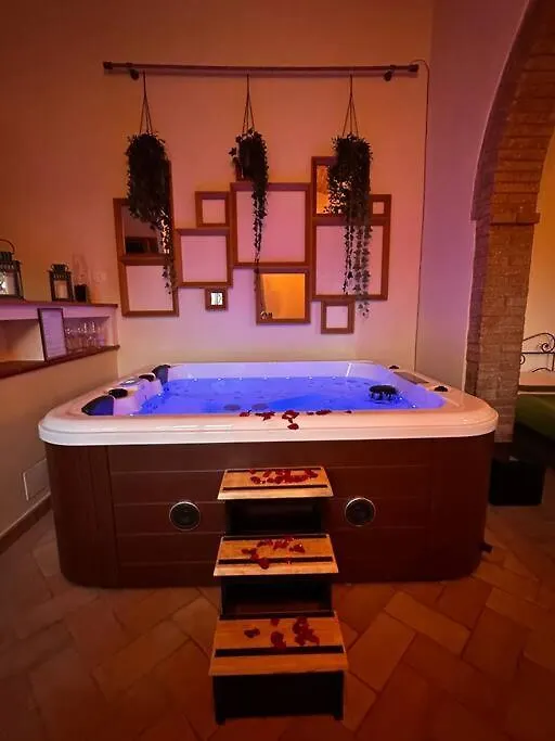 Relax Nella Jacuzzi In Toscana Colle Val D'Elsa